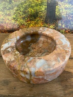 Source Unknown Light Orange and White Marble Decorative ashtray